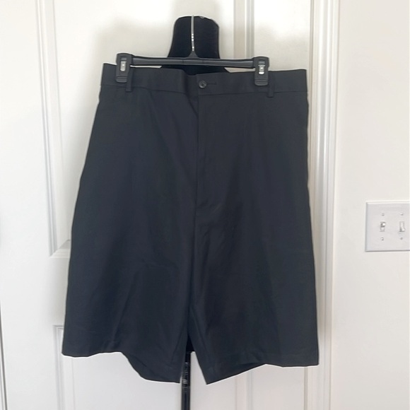 PGA Tour Men's Black Performance Golf Shorts Flat Front 100% Polyester Size 50 - Picture 1 of 4